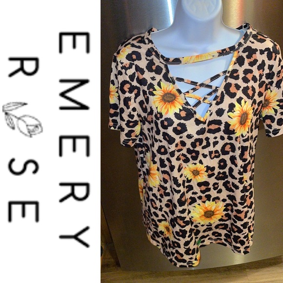 *Keeping* Cheetah Sunflower Top 🌻 🐆 - Picture 3 of 13